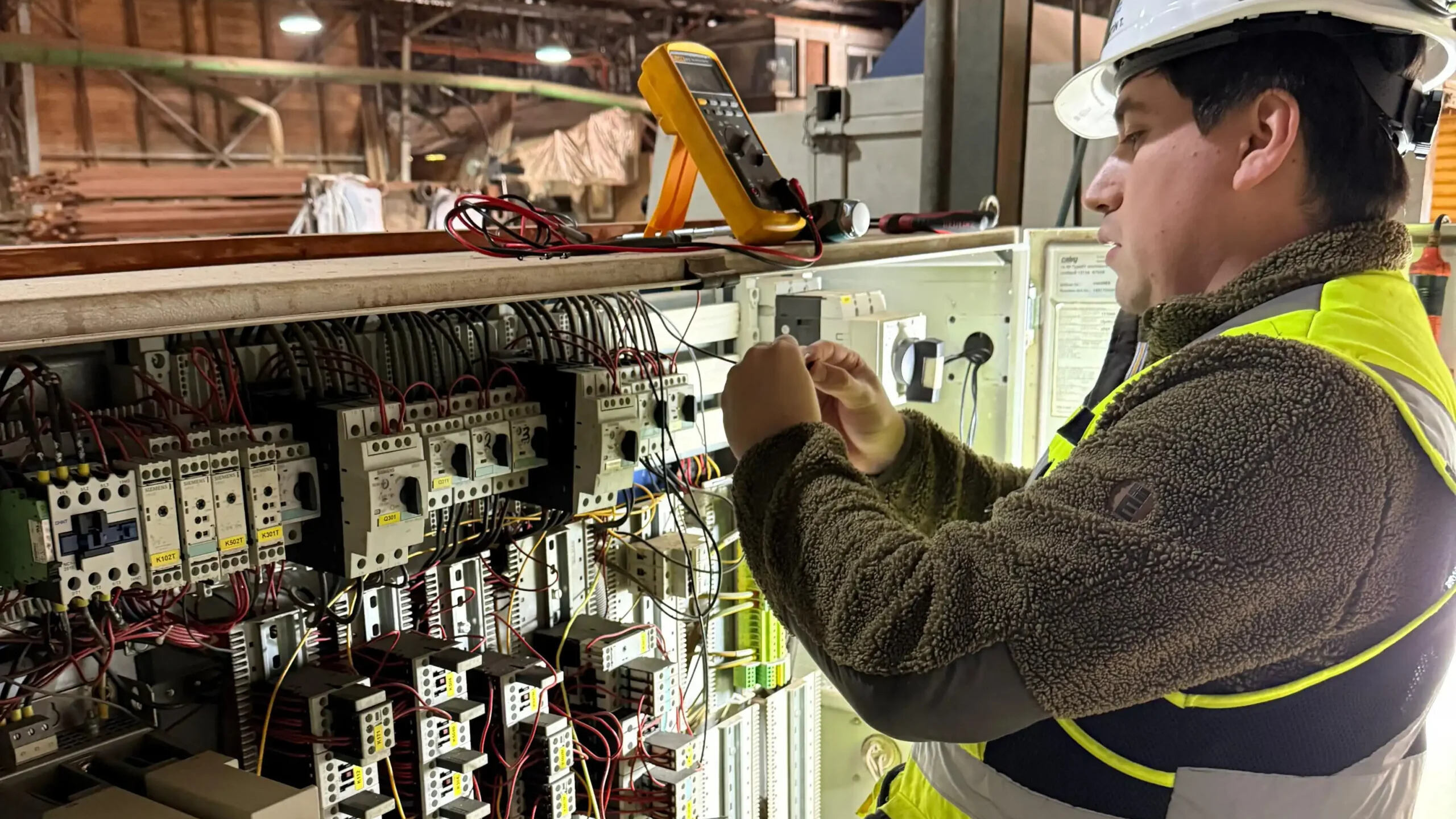 PymeMad avanza en modernización tecnológica con exitosa instalación de sensores en aserraderos de La Araucanía