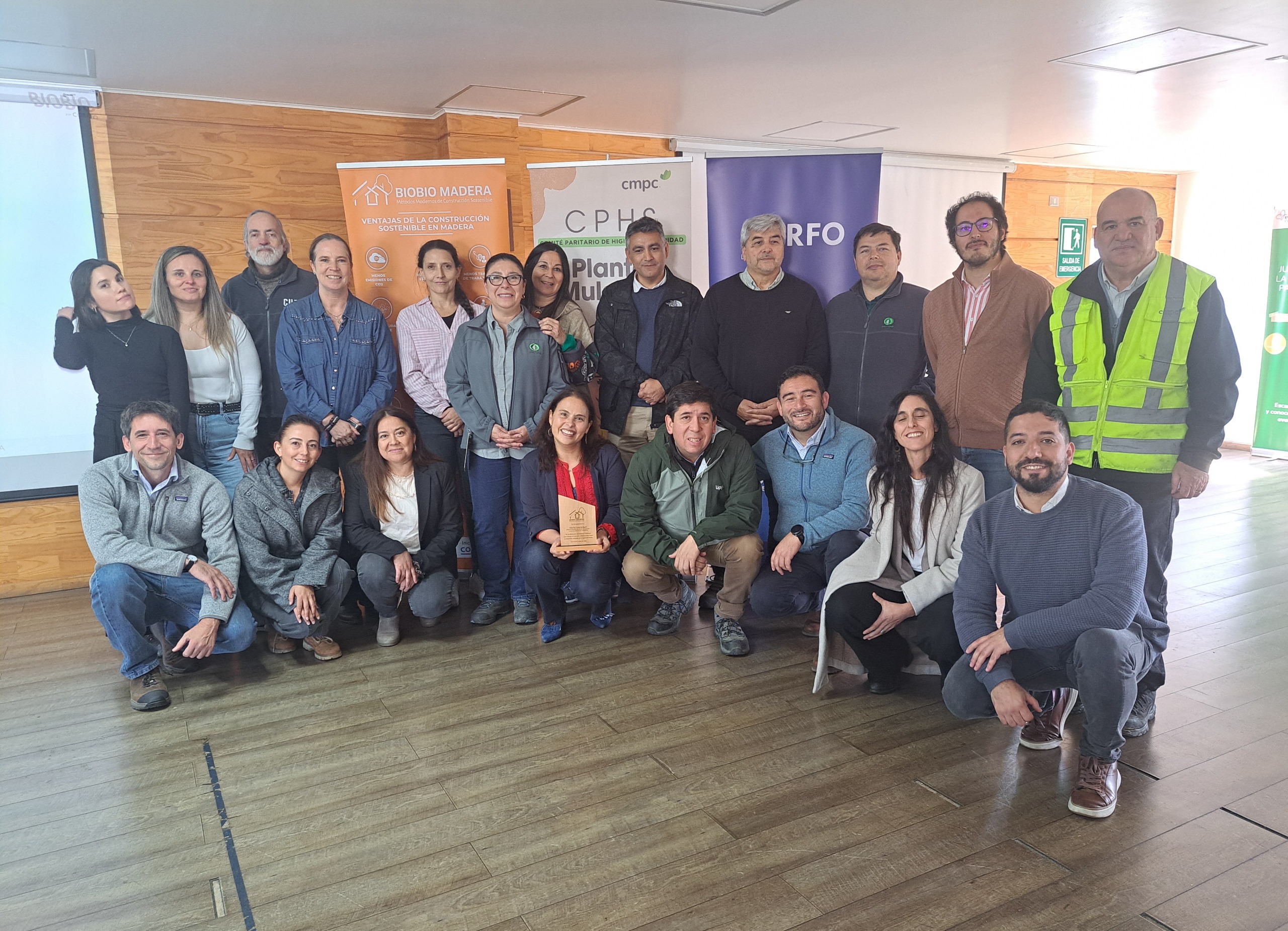 PymeMad Biobío-Ñuble presente en visita técnica a plantas de CMPC y Arauco en el marco del Programa Biobío Madera